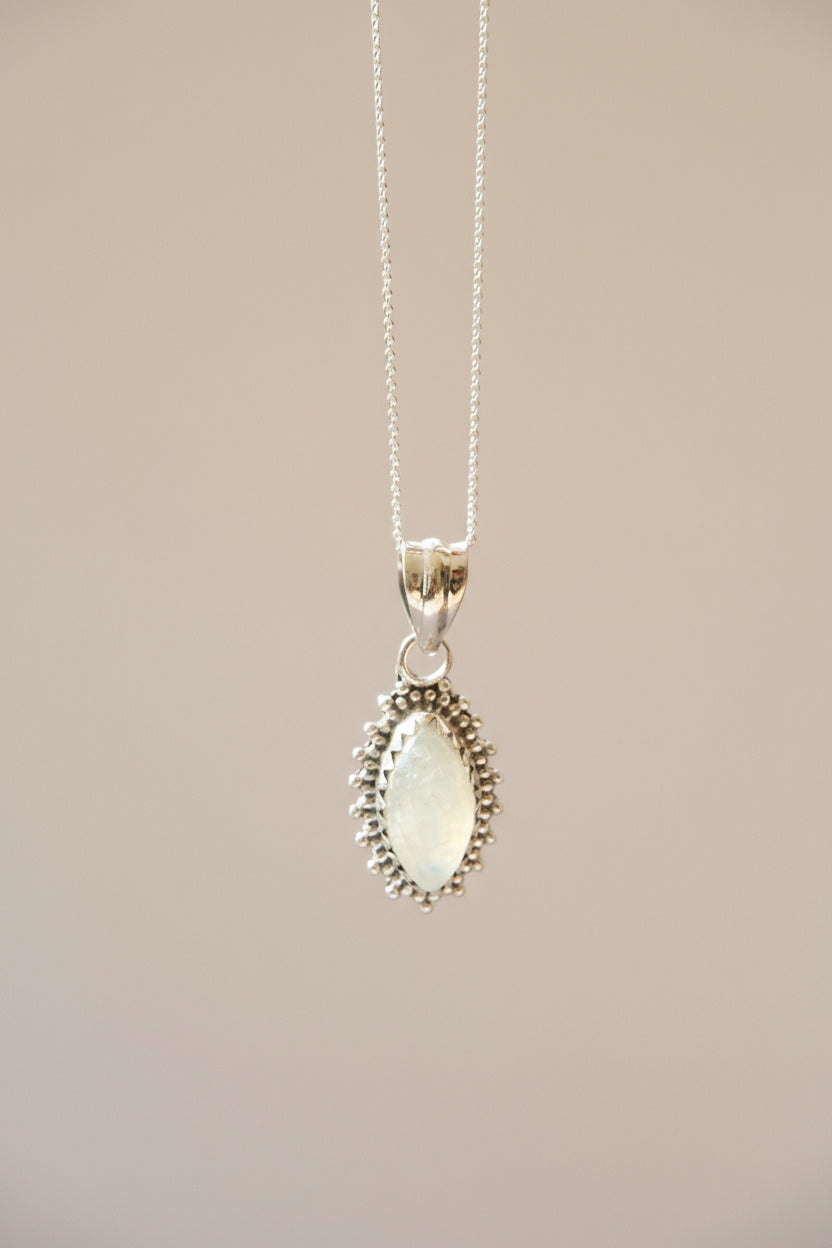 Colgante Piedra Luna Plata de Ley – Intuición y ciclos