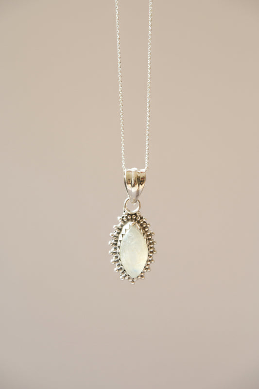 Colgante Piedra Luna Plata de Ley – Intuición y ciclos