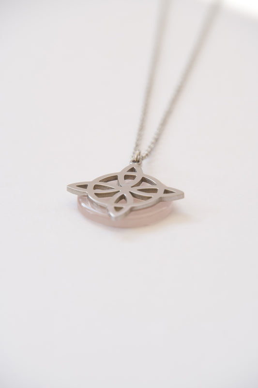 Collar Nudo de Bruja Cuarzo Rosa – Amor y sanación