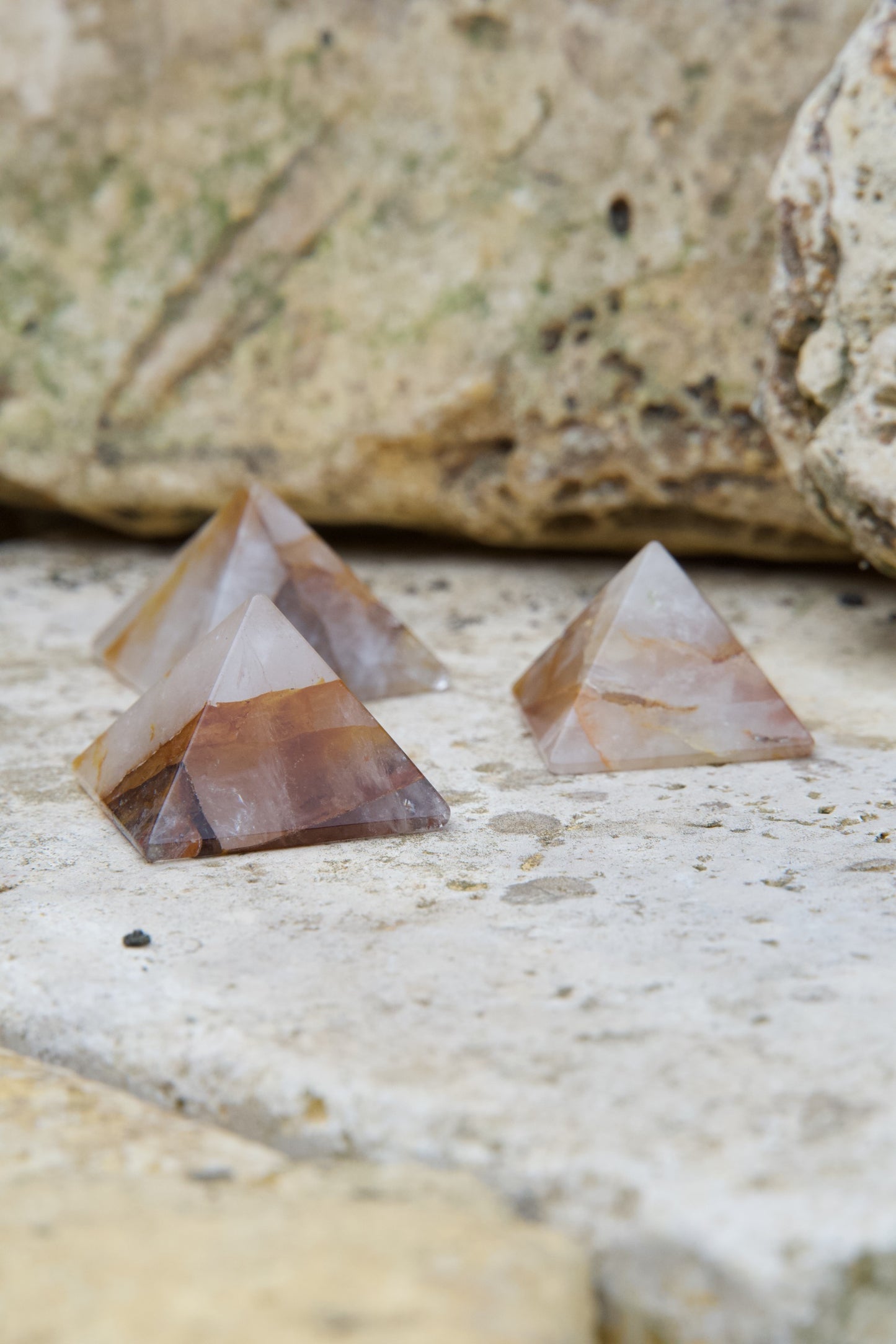 Pirámide Cuarzo Sanador – Energía y Vitalidad