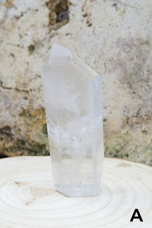 Punta Pulida de Cuarzo Blanco – Pureza, Claridad y Energía Amplificadora
