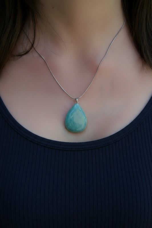 Colgante Gota Cuarzo Verde – Sanación y bienestar