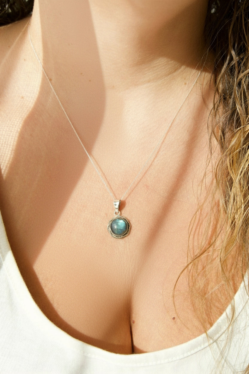 Colgante Labradorita Plata de Ley – Protección y Transformación