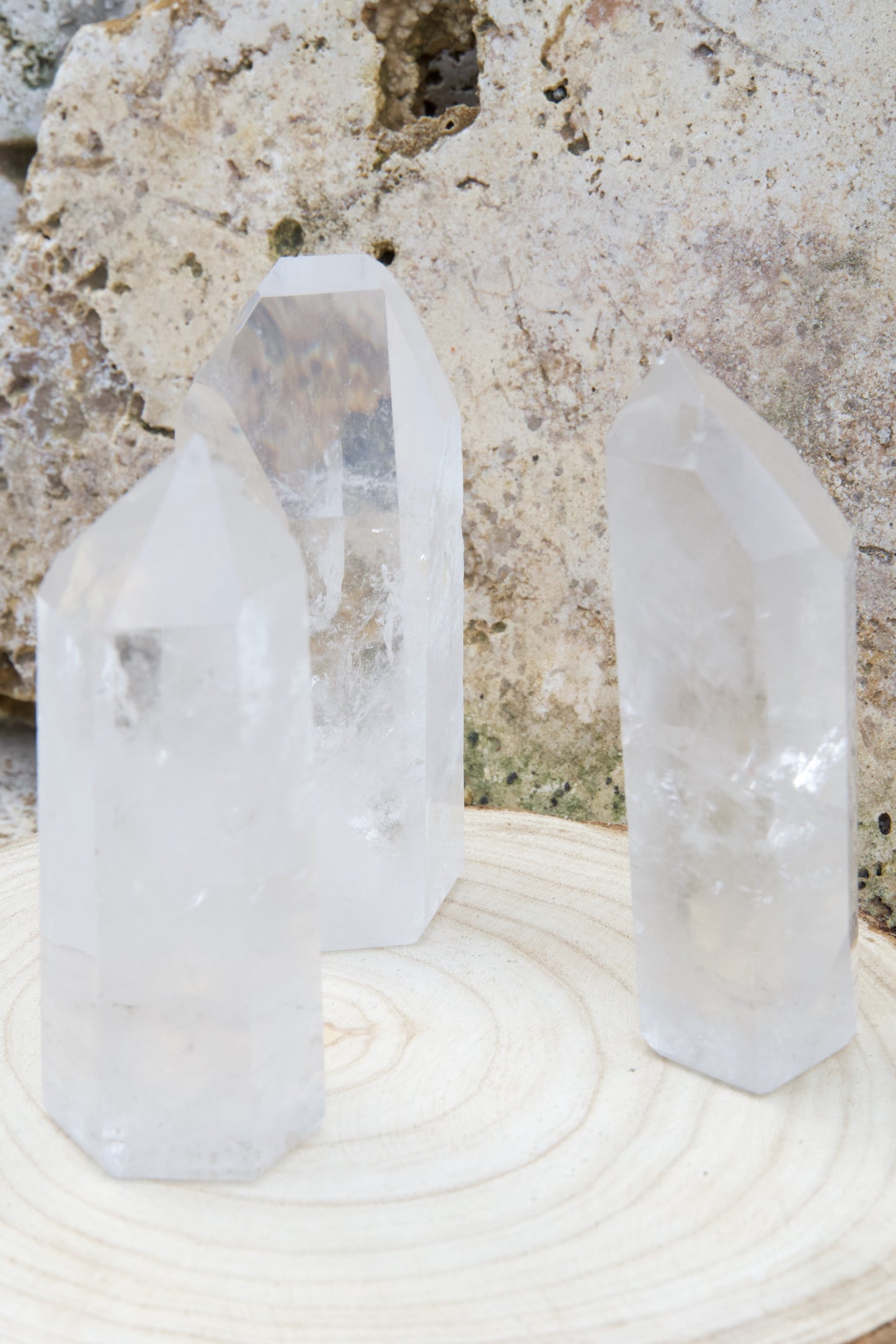 Punta Pulida de Cuarzo Blanco – Pureza, Claridad y Energía Amplificadora