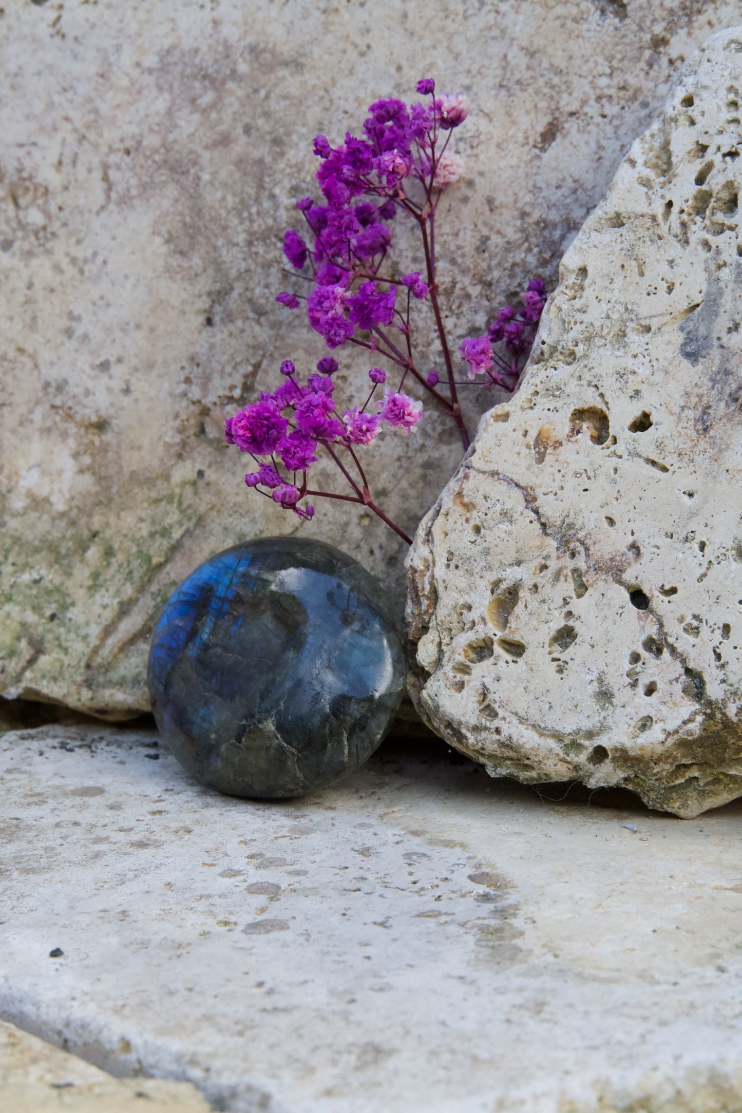 Rodado Plano Labradorita Extra – Intuición y Protección