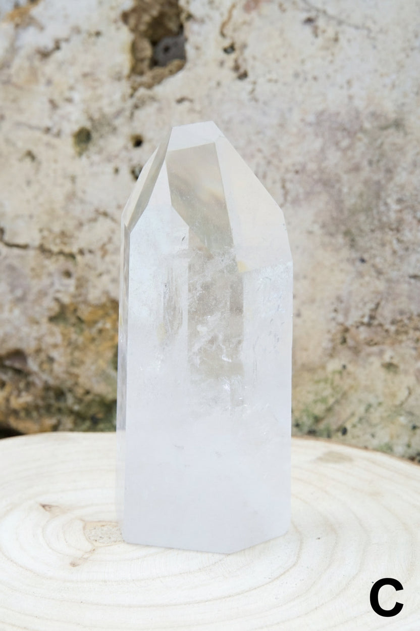 Punta Pulida de Cuarzo Blanco – Pureza, Claridad y Energía Amplificadora