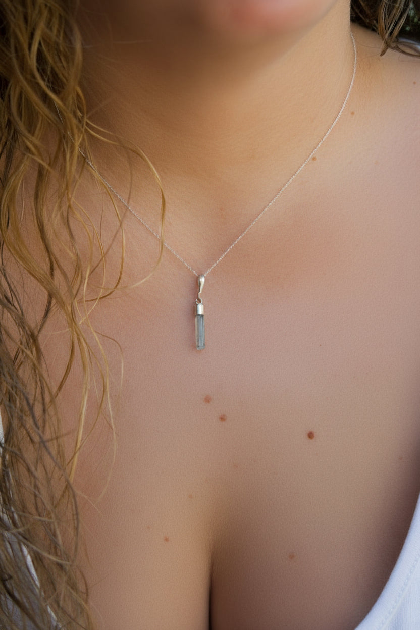 Colgante Turmalina Azul (Indigolita) Plata de Ley – Calma y comunicación