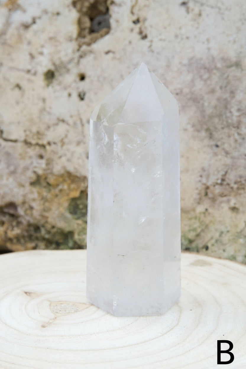 Punta Pulida de Cuarzo Blanco – Pureza, Claridad y Energía Amplificadora