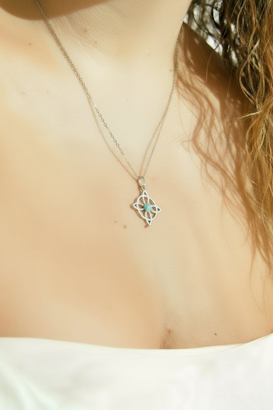 Collar Nudo de Bruja Amazonita  – Armonía y protección