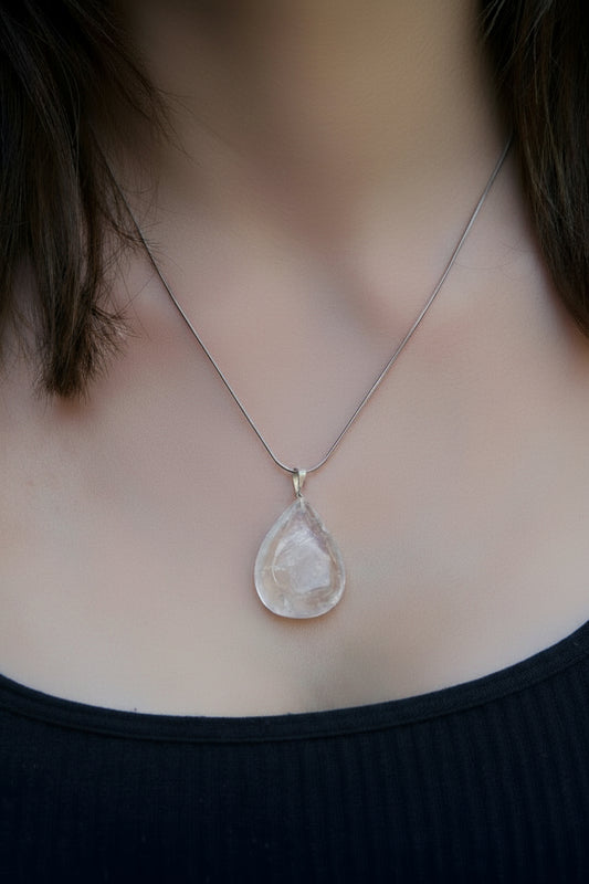 Colgante Gota Cuarzo Transparente – Claridad y amplificación