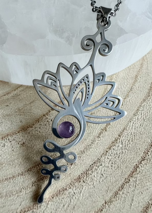 Unalome con Flor de Loto y Amatista – Claridad y Crecimiento Espiritual